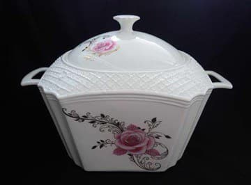 Magnesia Tureen with Golden Decal