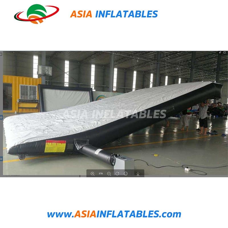 Outdoor Inflatable Landing Airbag with Ramp