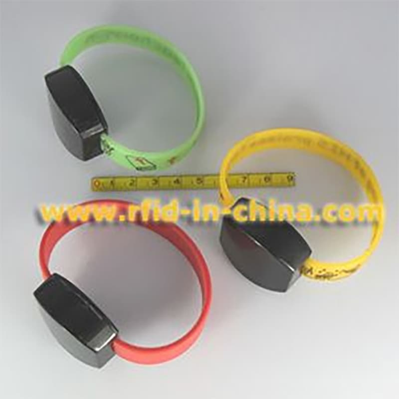 UHF RFID Wristband for Personnel Tracking