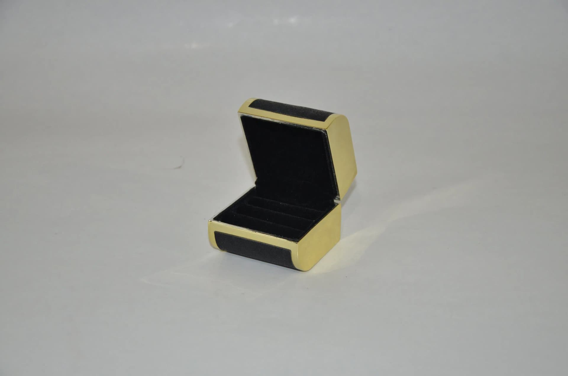 New Elegant Leather Ring Box