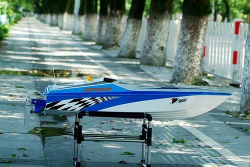 G26a New Challenger Deep Vee R/C Boat