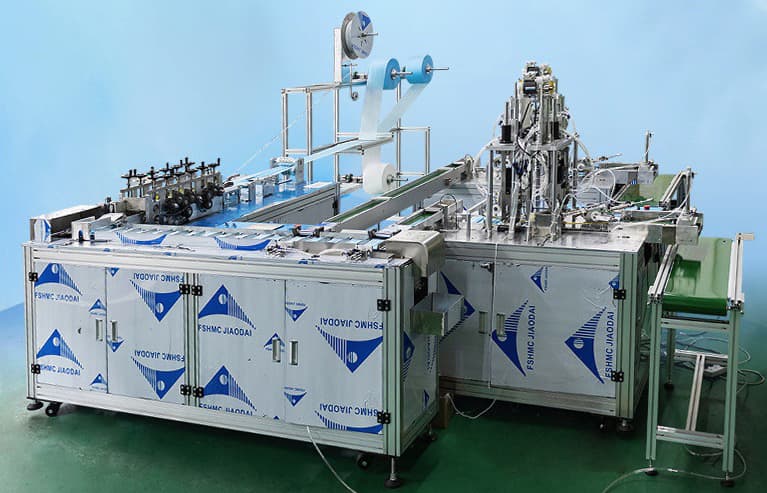 China Professional Non Woven Mask Making Machine 3 Ply Surgical Mask Machine