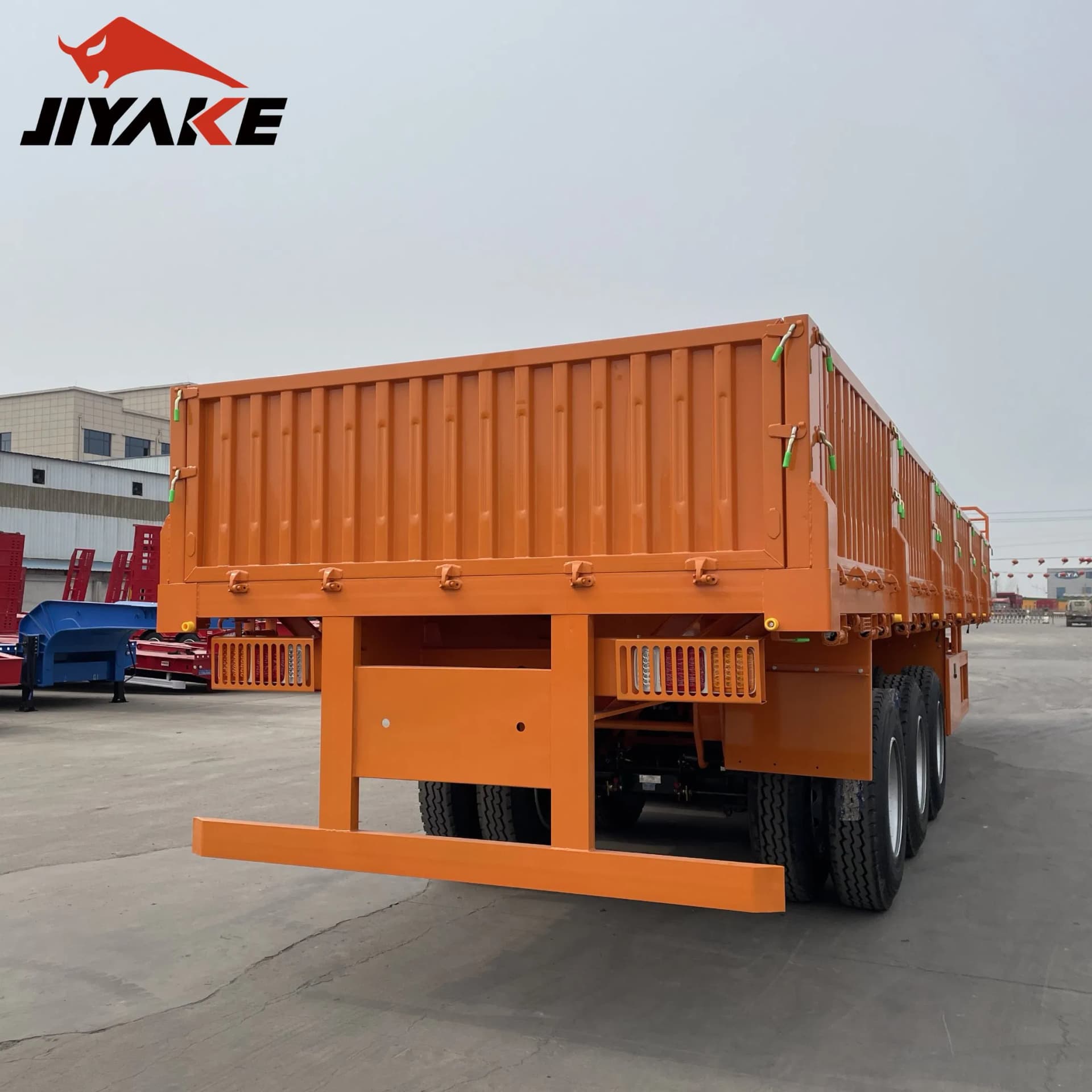 Multi-Functional 40-Foot Side Wall Fence Cargo Semi-Trailer Low Flatbed Trailer with Post-Style Fence Livestock Transport Semi-Trailer Bulk Cargo Semi-Trailer