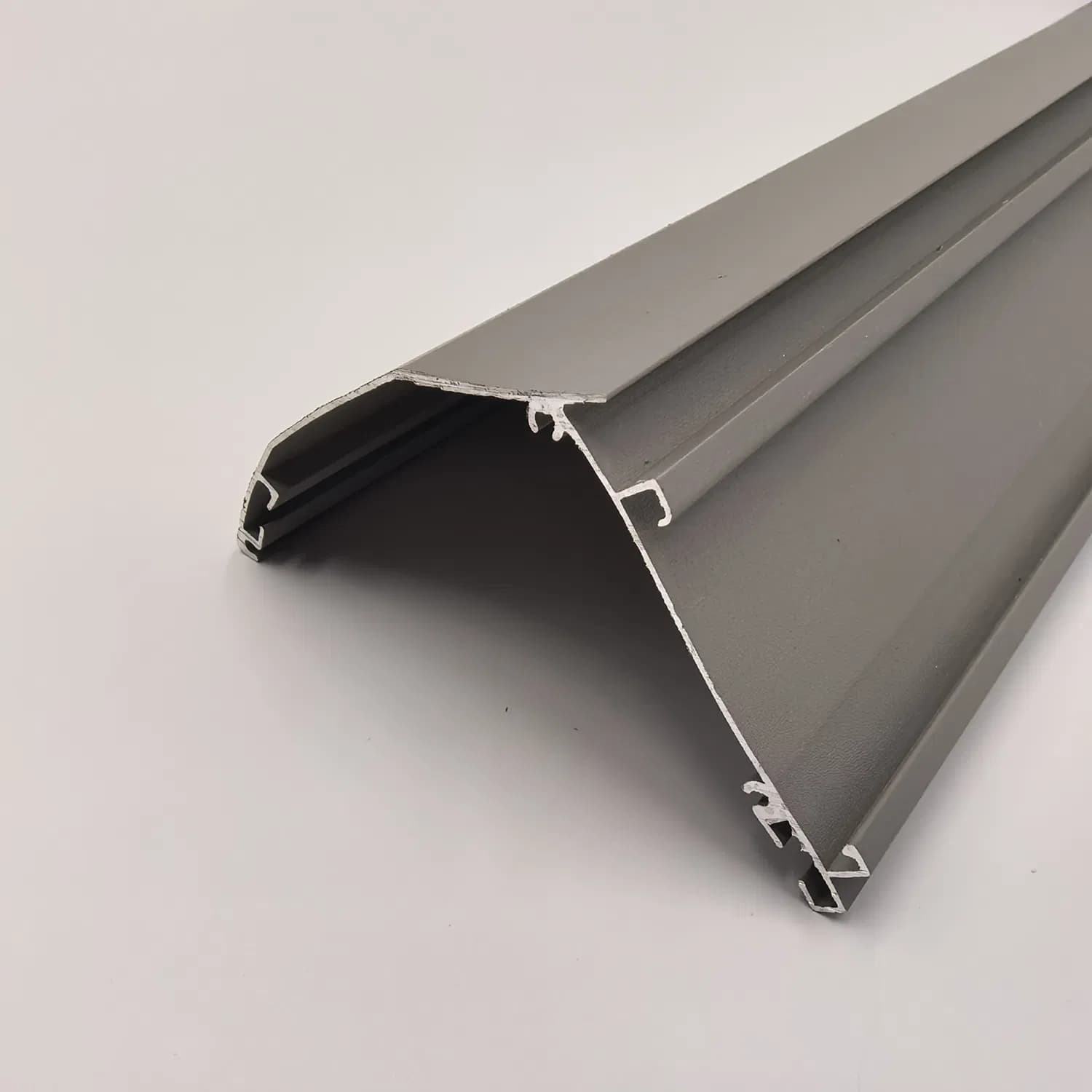 Stylish and Durable Aluminum Curtain Rail for Modern Interiors