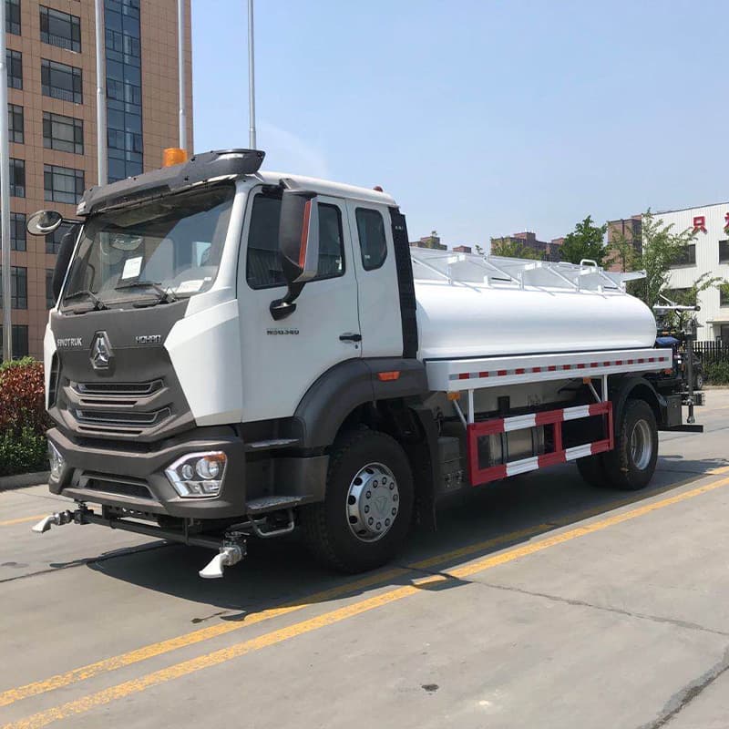 Sinotruk 6X4 25m3 Water Tank Truck HOWO 20 Cbm Sprinkler Truck
