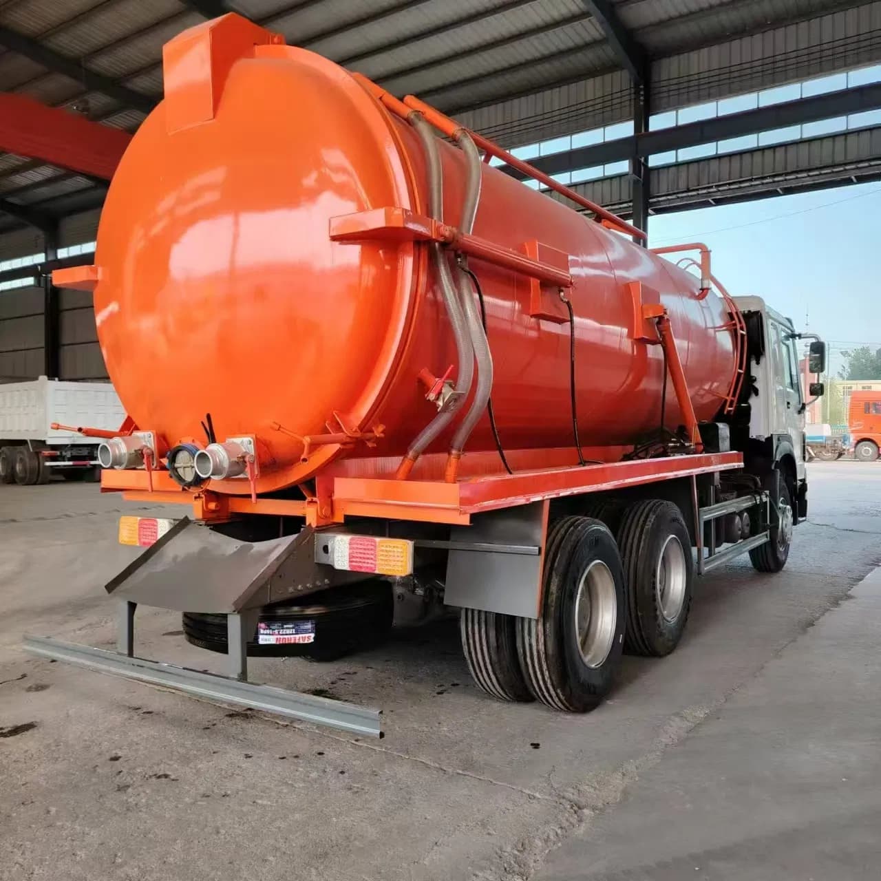 HOWO High-Pressure Water Jetting Vacuum Pump 20000 Liters Vacuum Sewage Suction Sewer Cleaning Truck
