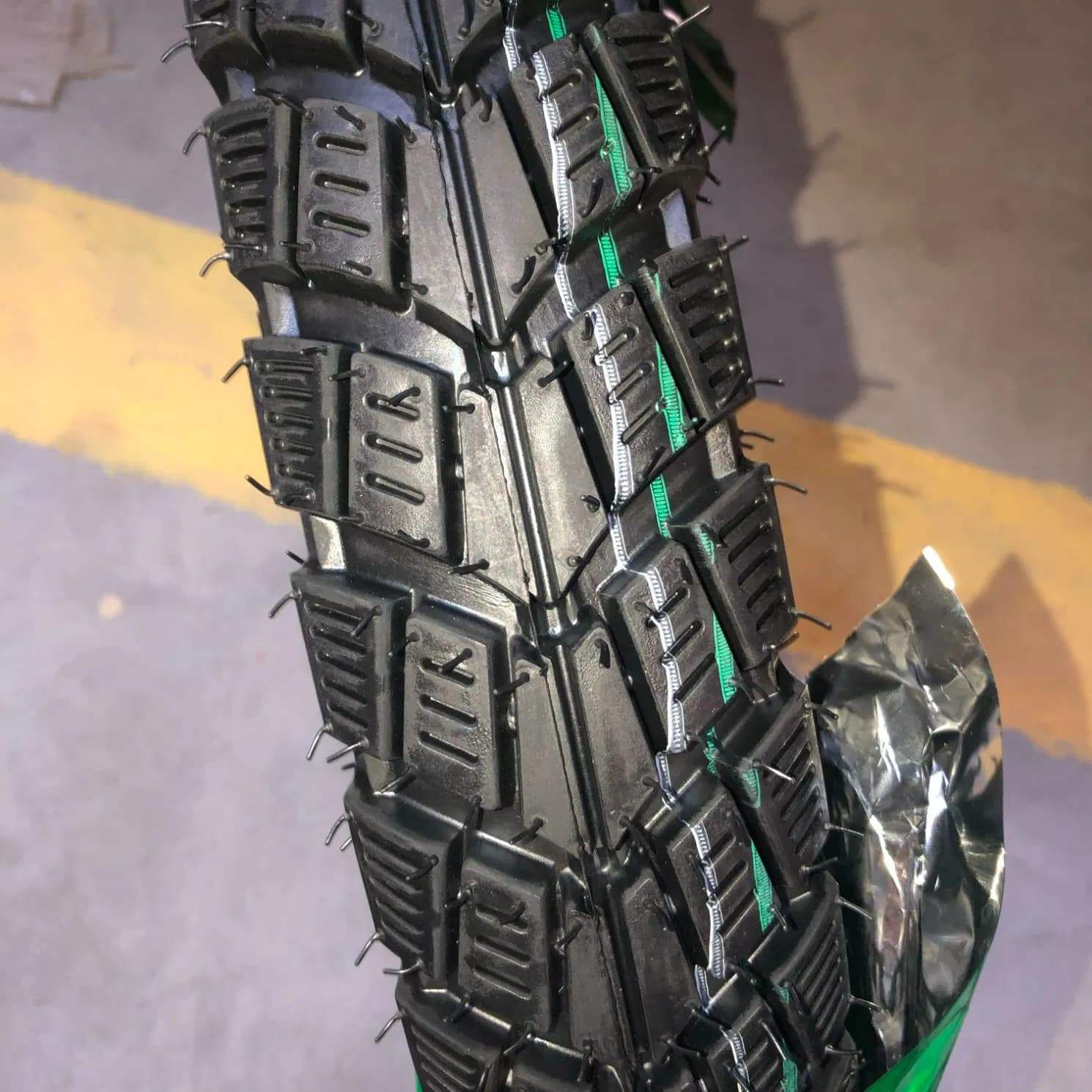 Motorcycle Parts Adventure Tire 275-18 High Grip Offroad Wheels Tires 250-17 250-18