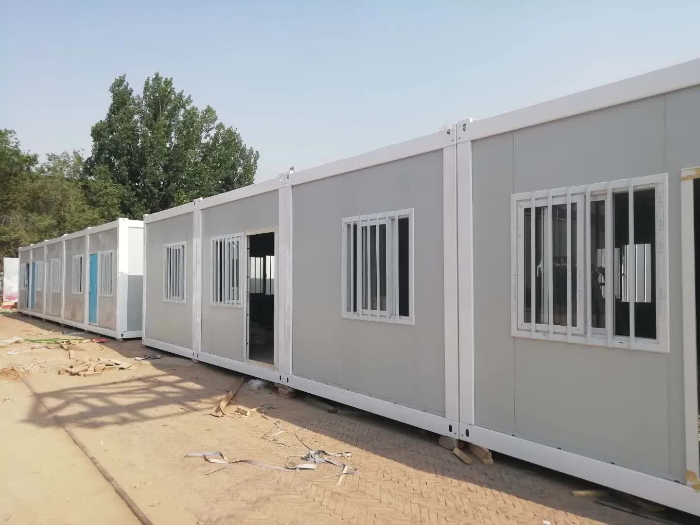 Prefab Flat Pack Container House for Labor Camp with Toilet