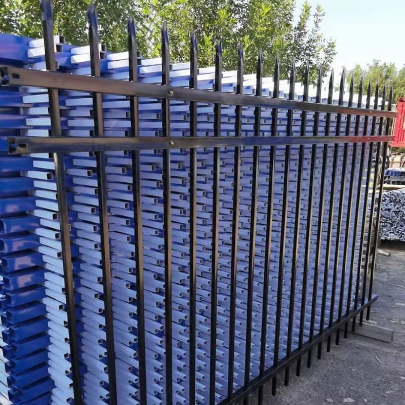 Many Kinds of Galvanized and Powder-Coated Wire Mesh Fence