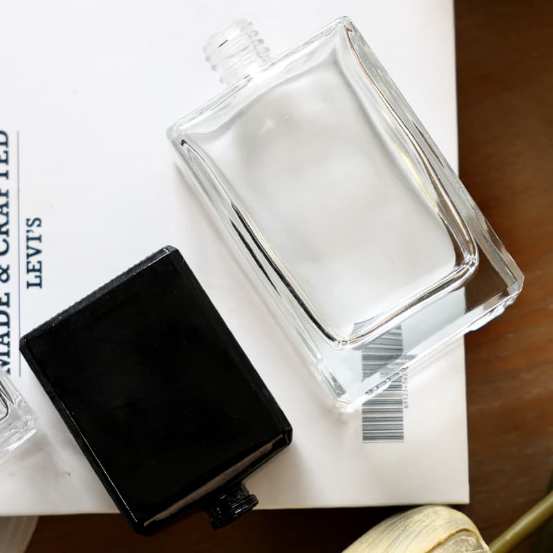 High Quality 100ml Black Aroma Atomizer Flat Square Thick Bottom Perfume Glass Bottle with Custom Gift Boxes