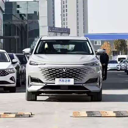 Hot Selling Comfortable Large Space Car Changan Uni-K for Sale