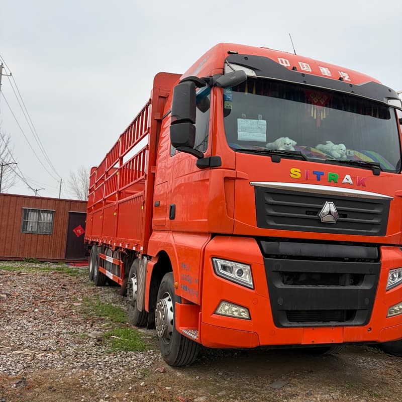 Sinotruk Heavy HOWO 8×4 Fence Cargo Truck for Poultry Grain Feed