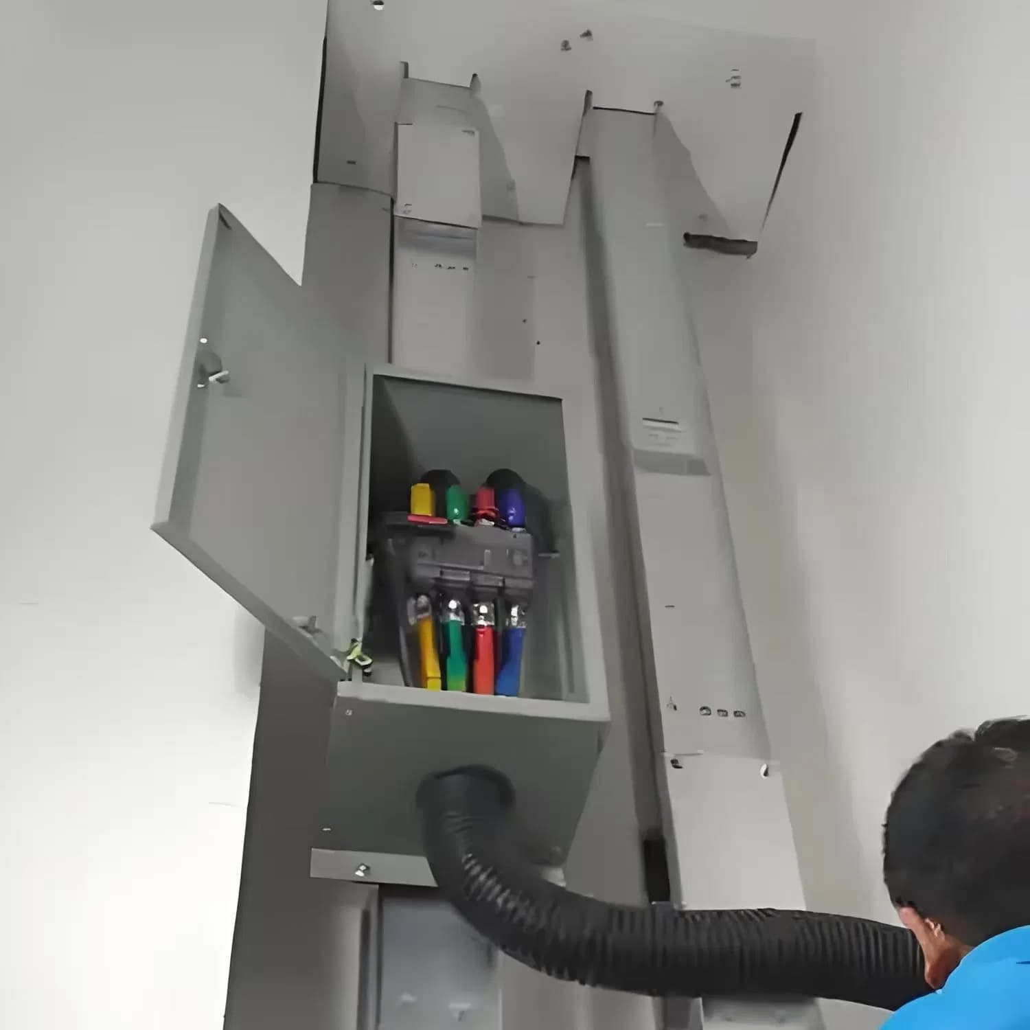 Factory Price Plug in Box Tap-off Unit for Compact Sandwich Busway