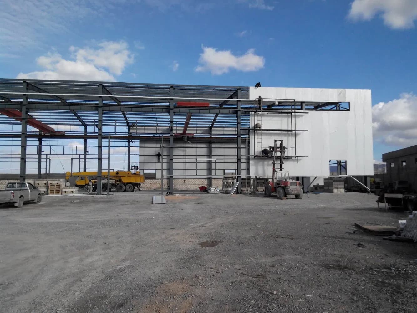 2500 Sqm Prefab Steel Structure Workshop Factory with Crane for Algeria