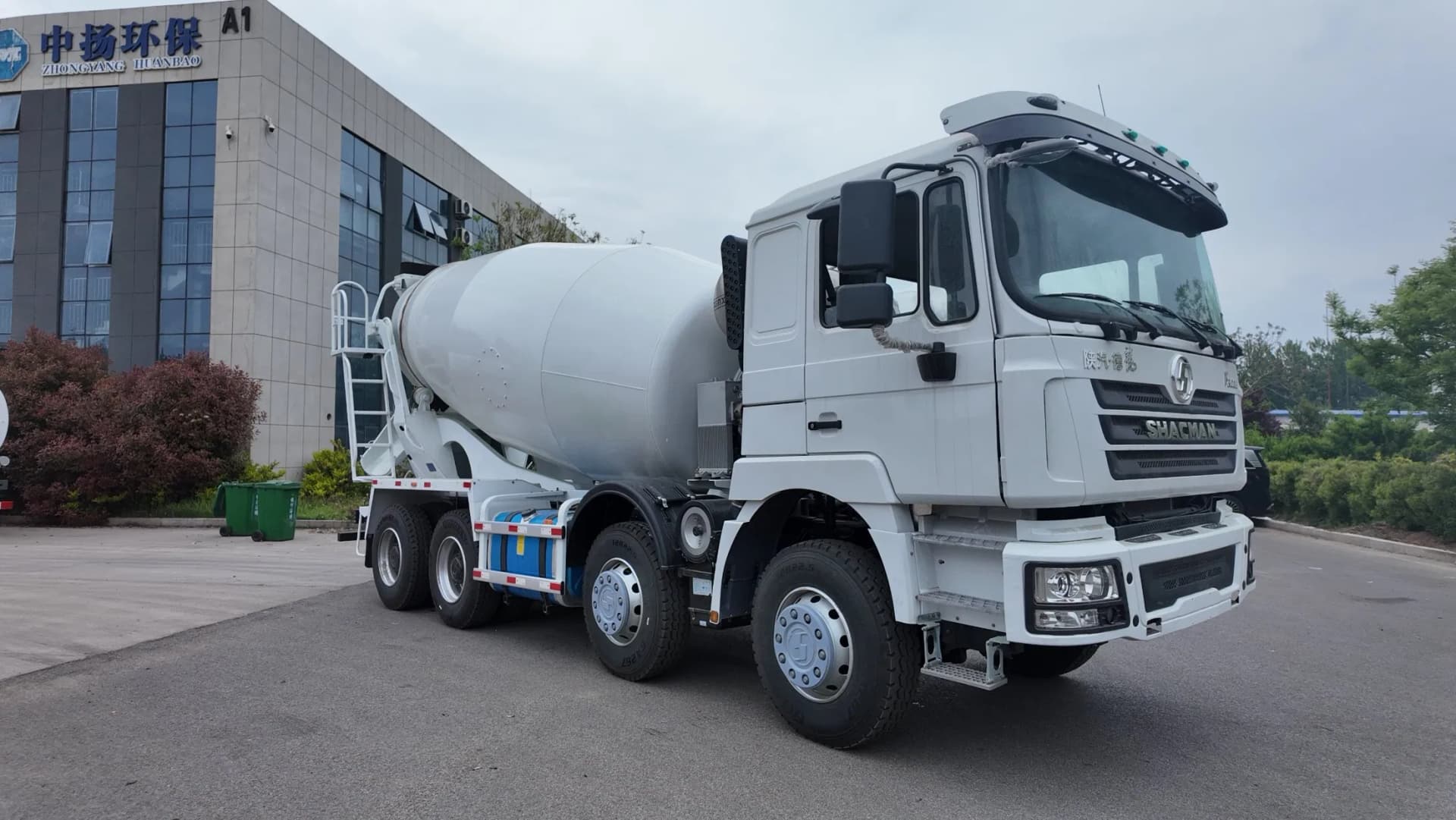 Concrete Mixer Truck Heavy Duty Road Building Cement Transport Truck