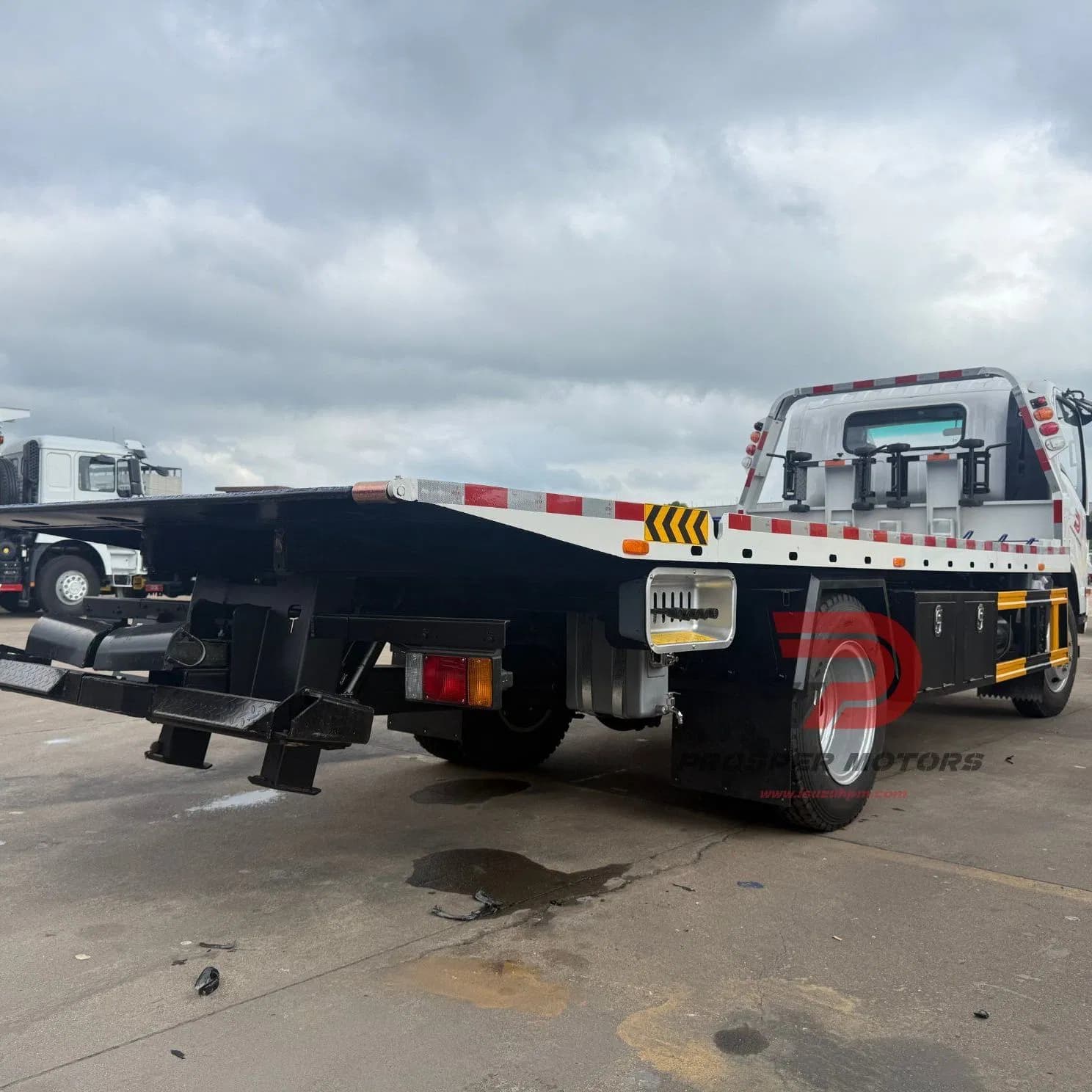 Isuzu Frr 4X2 Road Wrecker Truck Flatbed Type 3ton 3t Road Block Removal Truck
