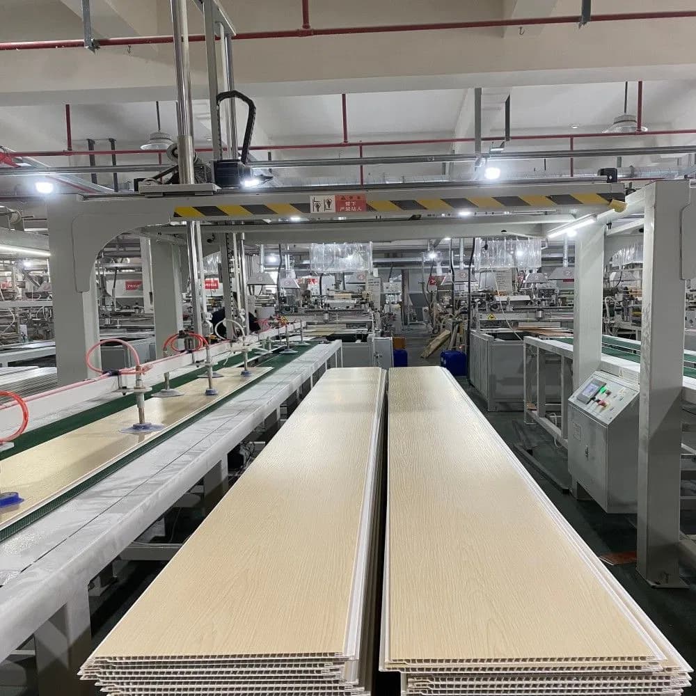 Oak Film Laminated PVC Ceiling Tiles Wooden Color Fluted Surface Great Wall Grooved PVC Ceiling Panels