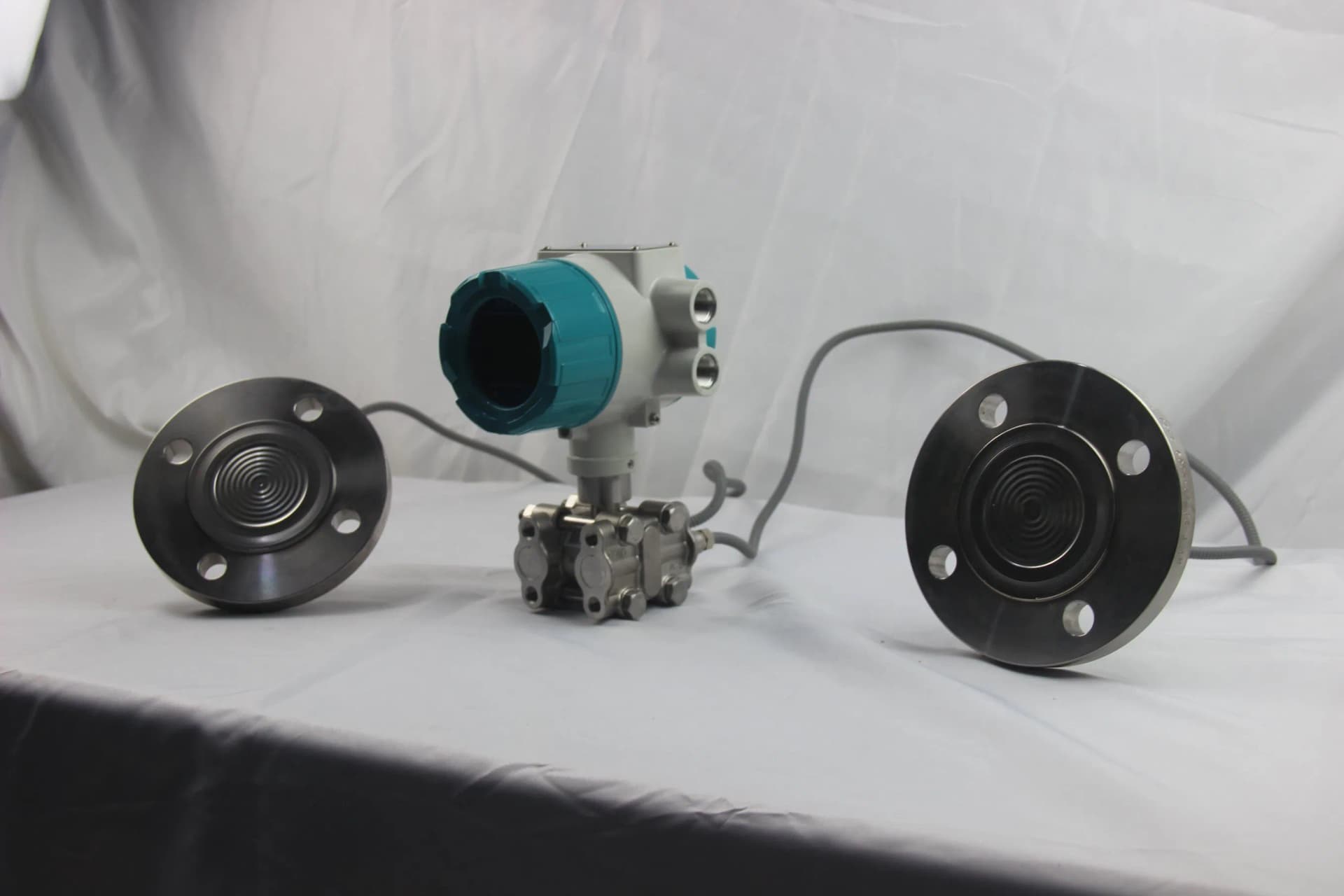 Double Flange Liquid Level Transmitter for Measuring Sealed Tank