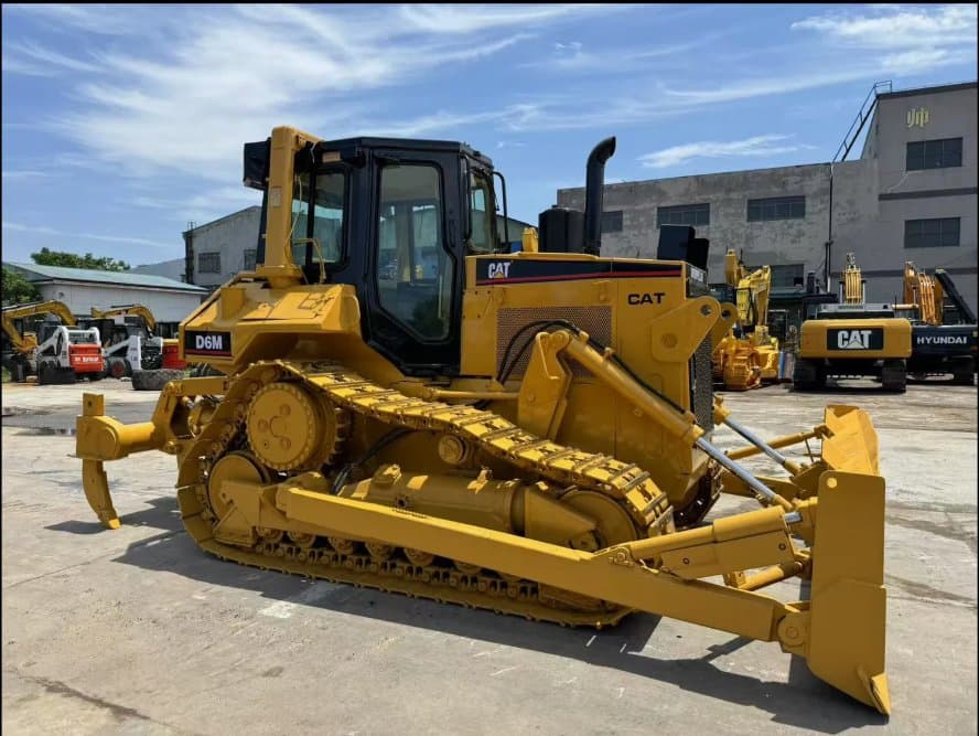Used Bulldozer D5K D5g D6d D6g D7g D8K D8r D8t Earthmoving Machinery