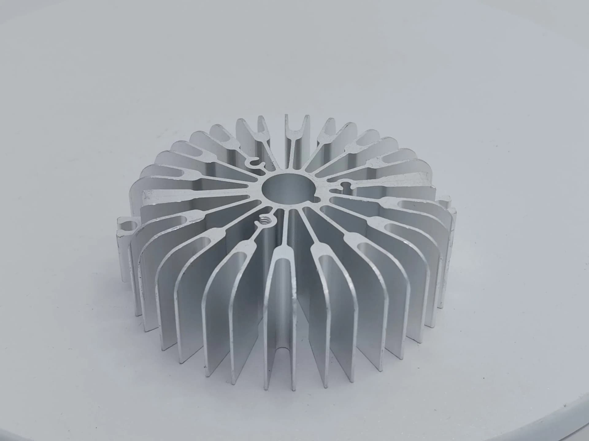 CNC Machining Precision Metal Parts Heat Sinks Sunflower Aluminum Alloy LED Spotlight Light Heatsink