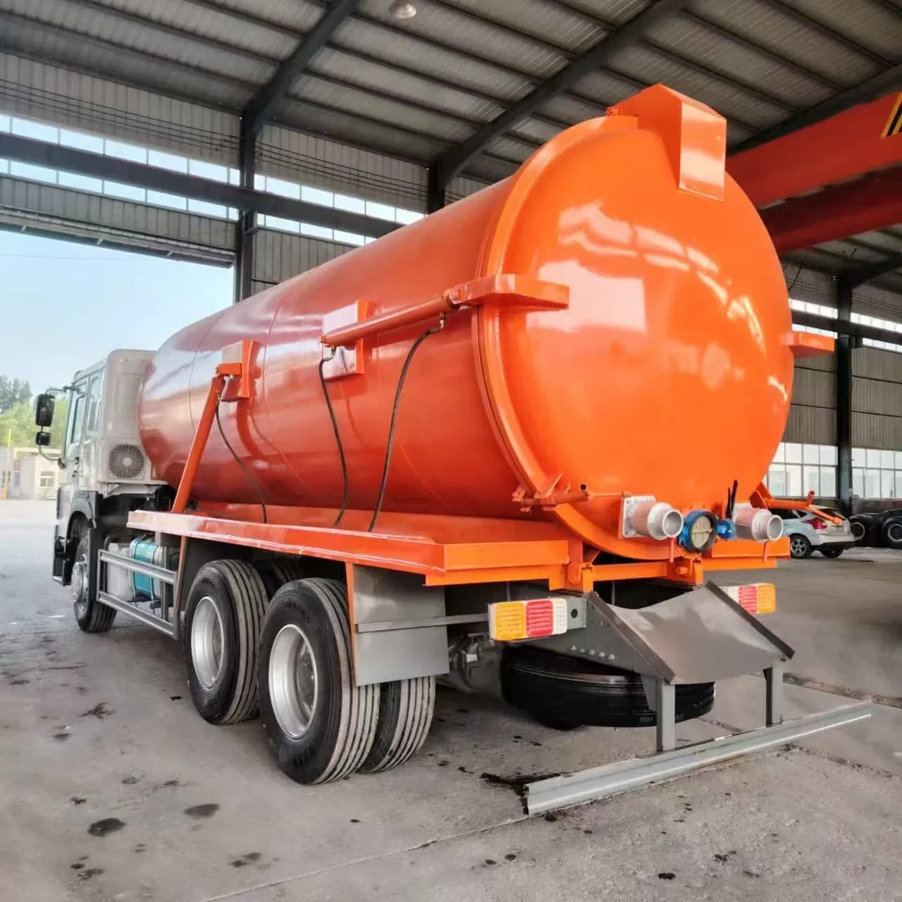 New HOWO 16cbm Septic Tank Cleaning Efficient Fecal Suction Truck for Quick Waste Removal
