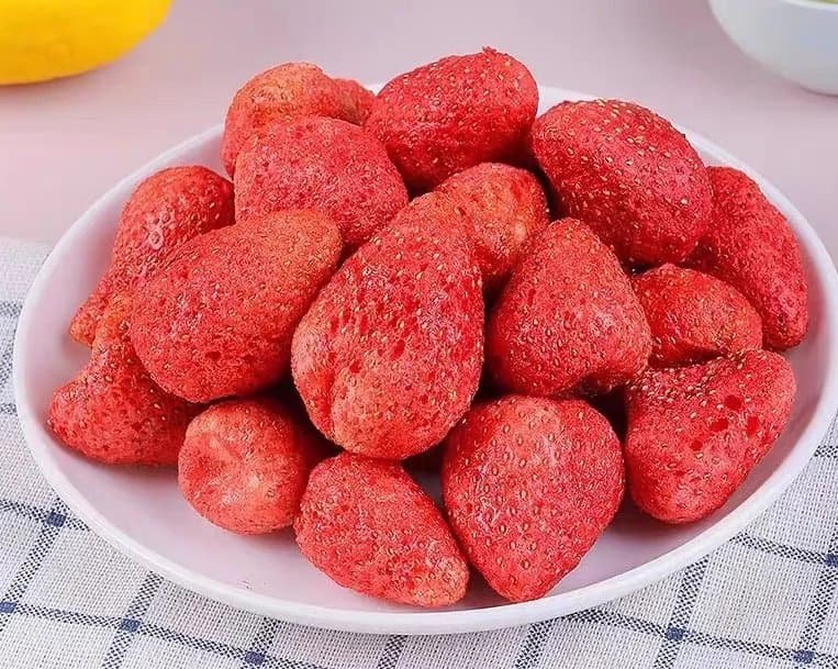 Freeze Dried Fruit for School Lunch and Office Snacks with Natural Ingredients and Crispy Taste
