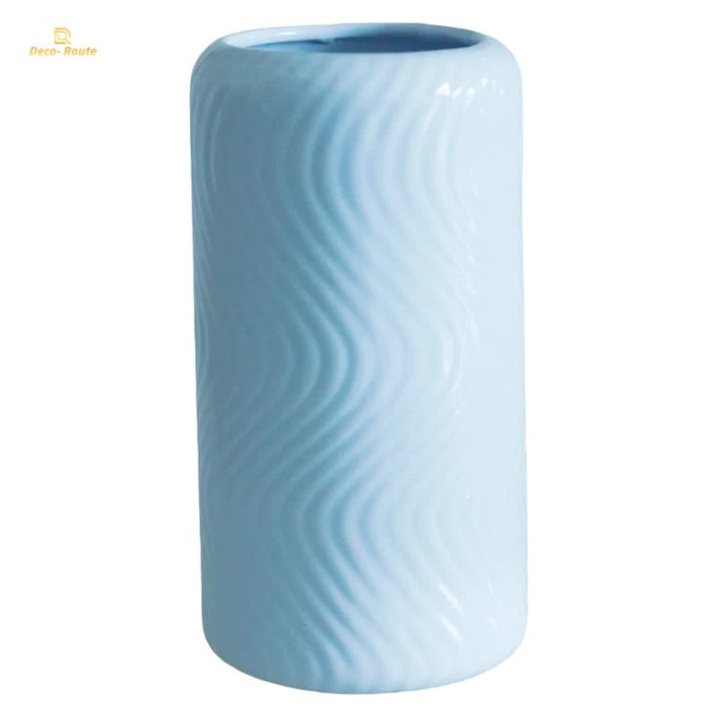 Elegant Ceramic Vase with Smooth Glazed Finish for Fresh Flower Display