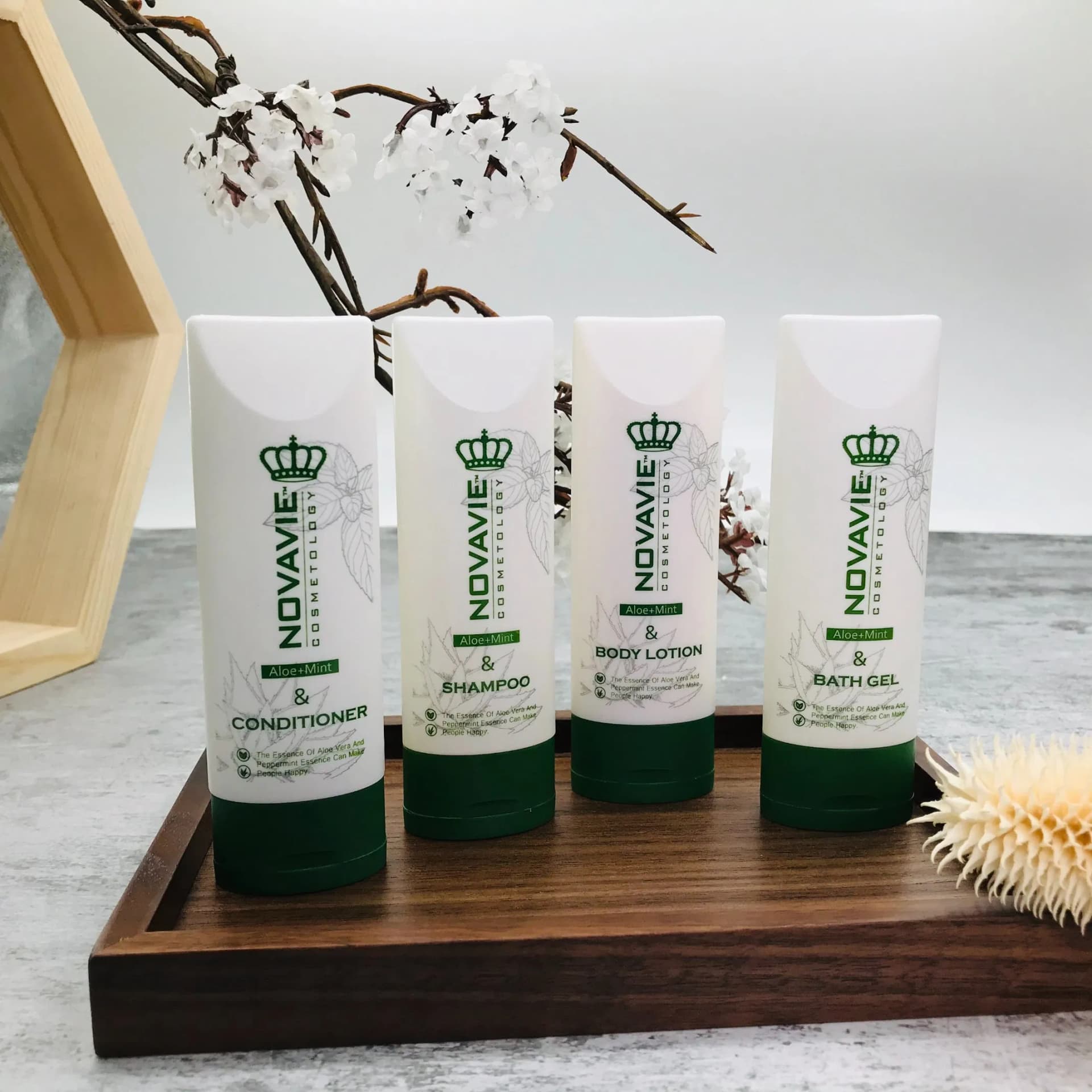 Portable Luxury Bath Gift Kit for Travelers in Pouch