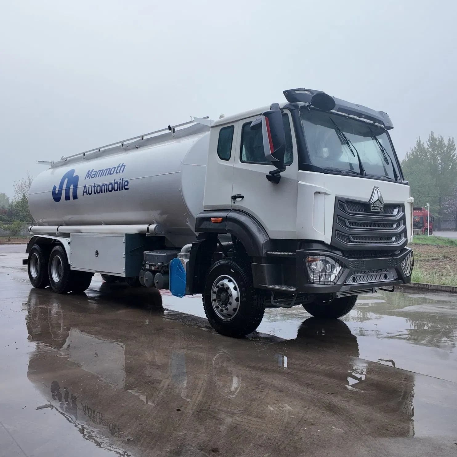 High-Quality Sinotruk HOWO Fuel Tanker Truck for Global Distribution