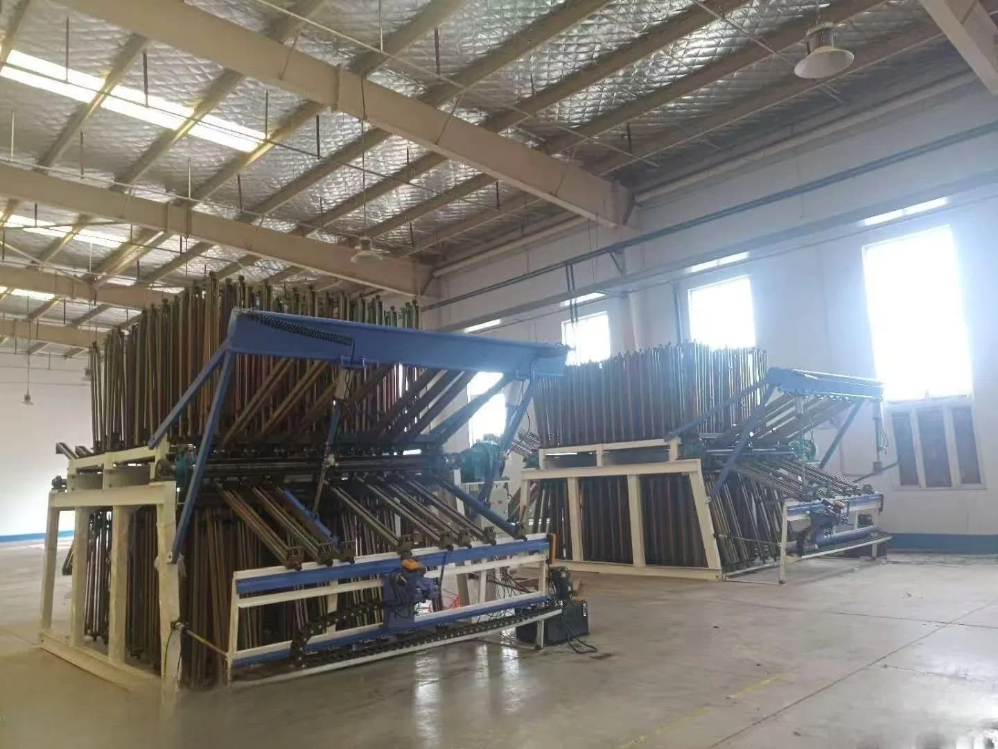 Versatile Hydraulic Clamp Carrier for Precision Material Handling