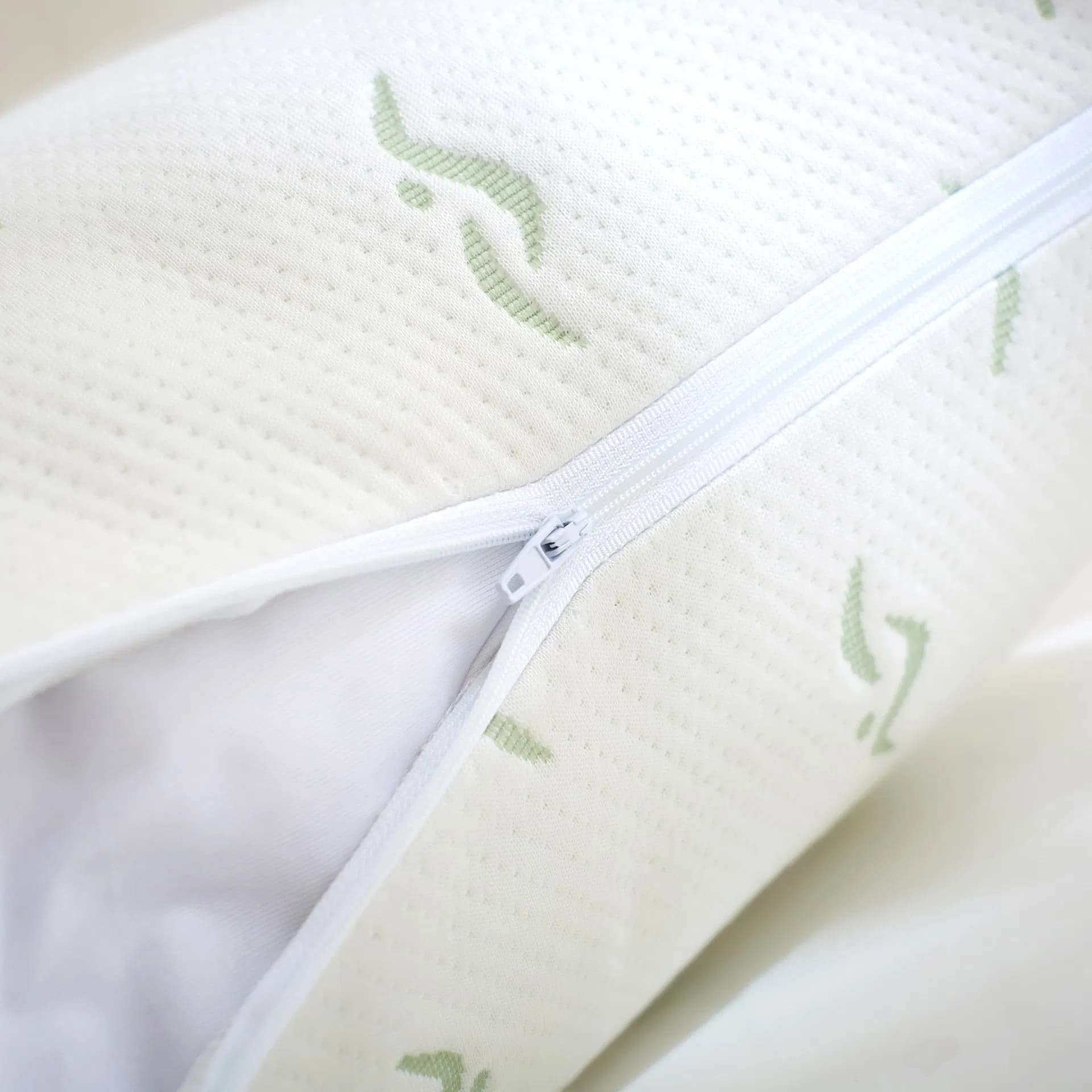 Air-Permeable Jacquard Viscose Air Layer Waterproof bedding Pillow Cover with Zipper