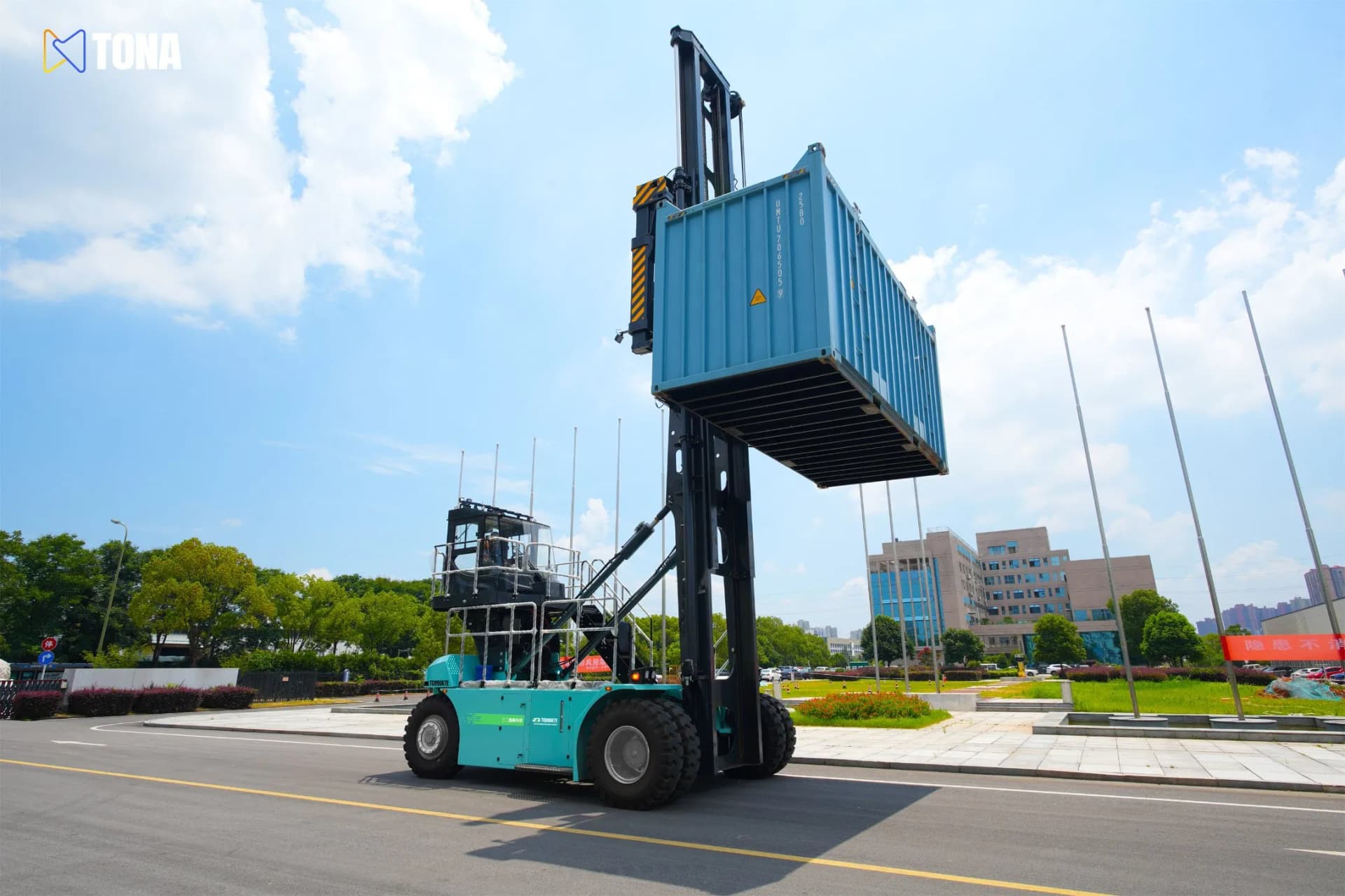 Reliable 9-Ton Single Electric Empty Container Handler for Sale