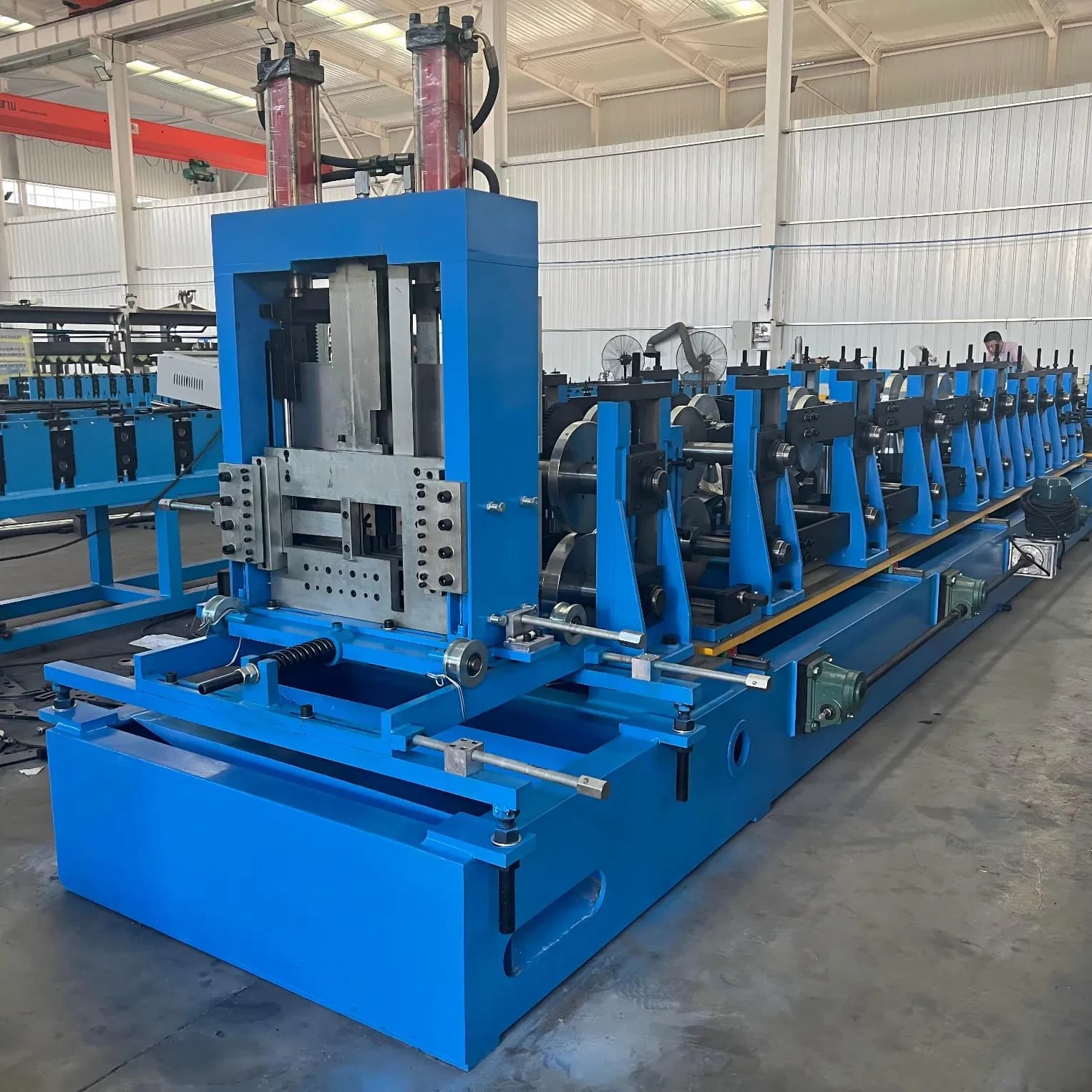 Customized PLC Control Non-Stop Cutting C/Z Purlin Door Roll Forming Machine