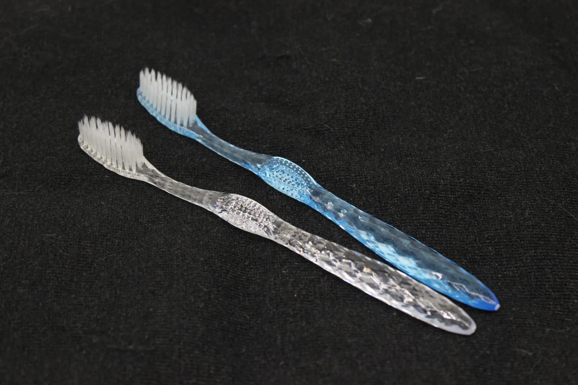 High-Quality Disposable Toothbrushes in Clear Design for Easy Packing