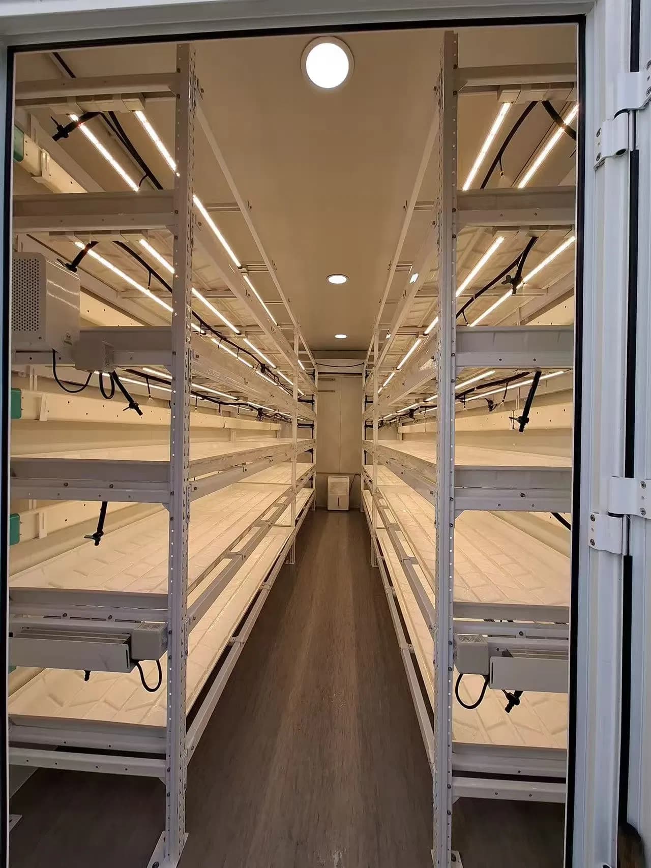 Container Farm with Hydroponic System for Urban Vertical Farming