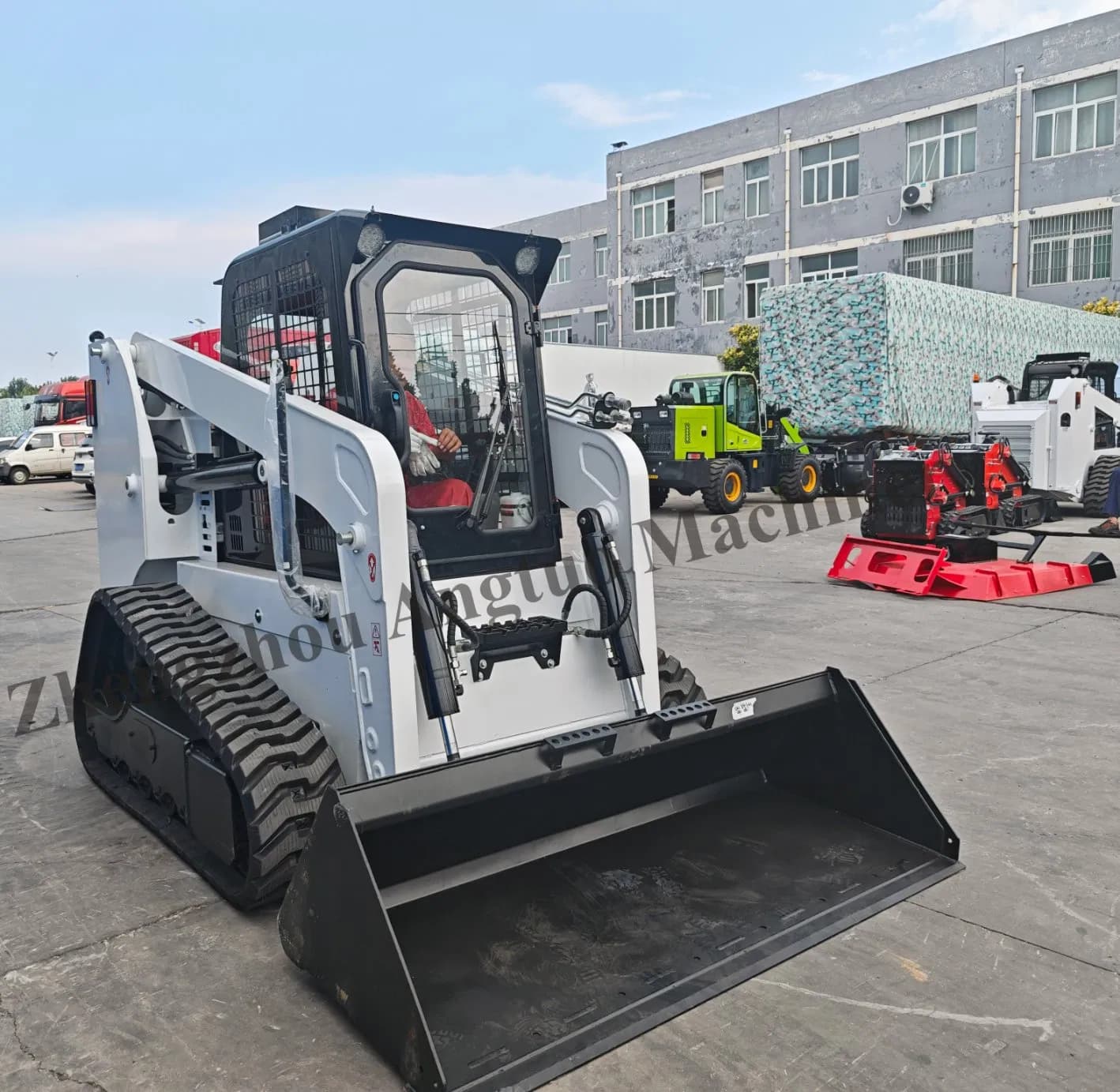 Excellent Performance Earthmoving Equipment New Compact Wheel Track Mini Skid Steer Loader