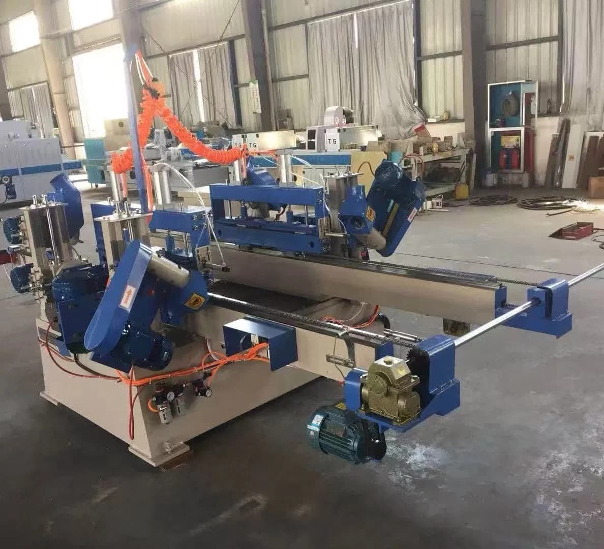 Efficient Double End Tenoner for Chevron Parquet Flooring Production