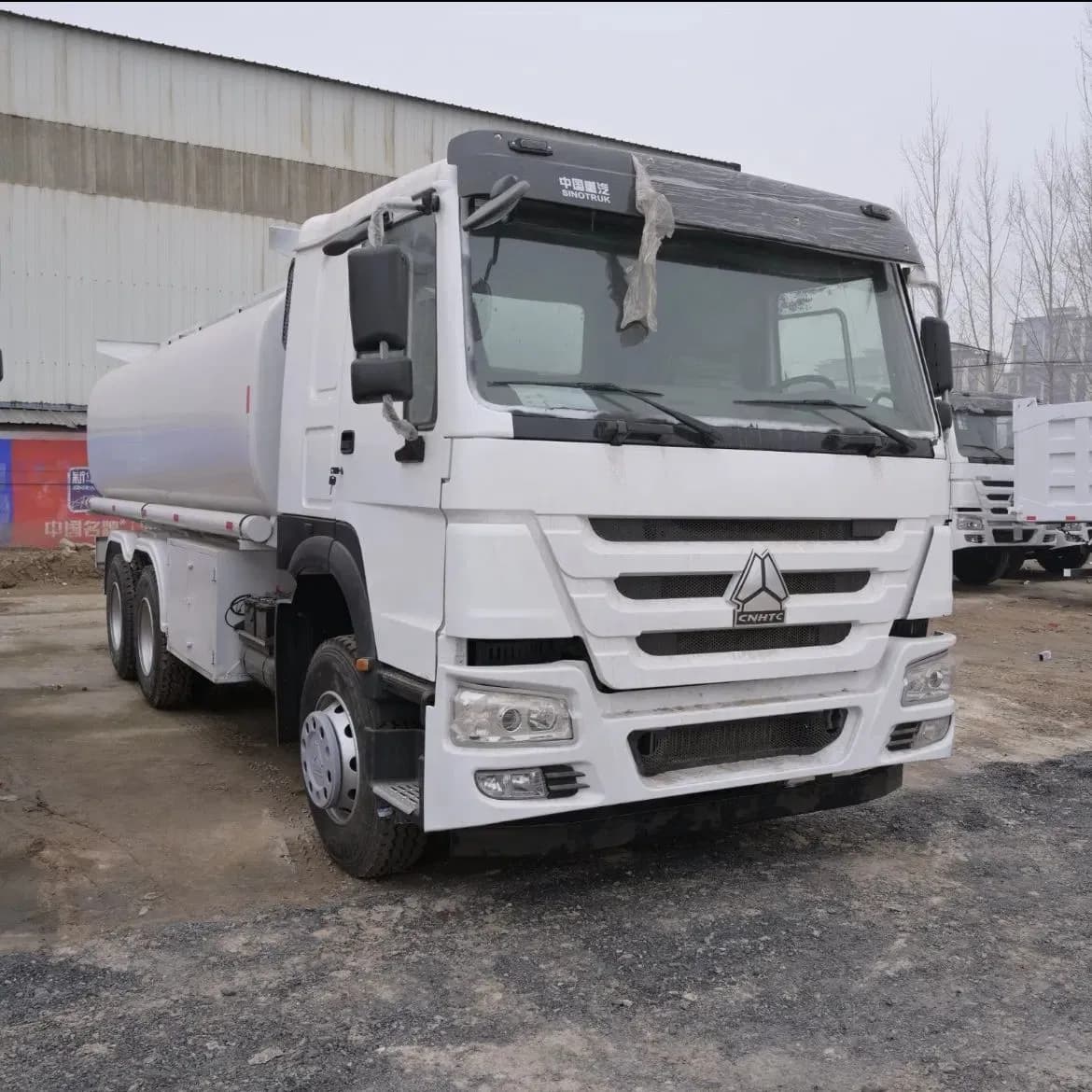 HOWO Oil Tanker 371/400/430HP Tanker Truck with Factory Price for Fuel Delivery