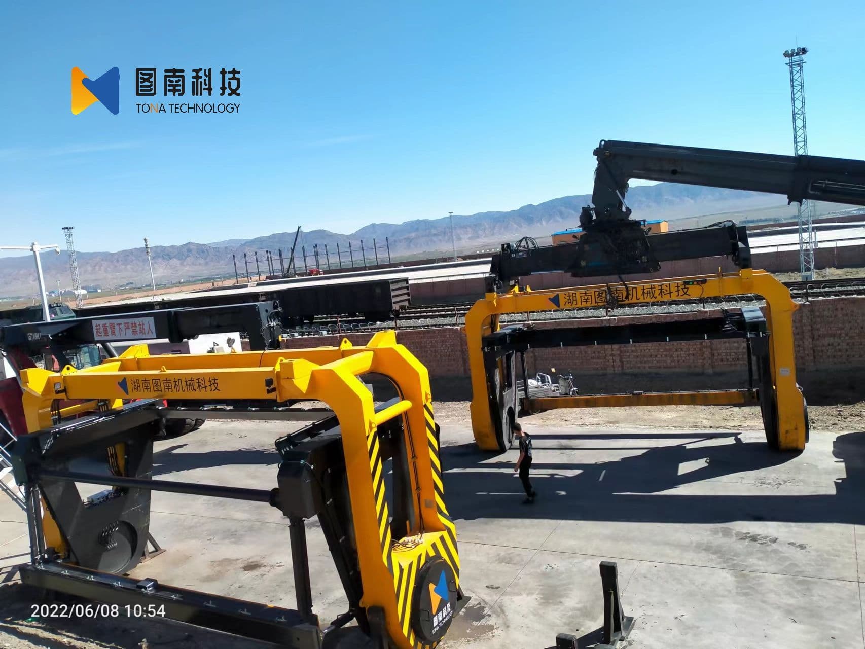 M-Trq360 Flip Spreader Is Equipped with a 45t Reach Stacker