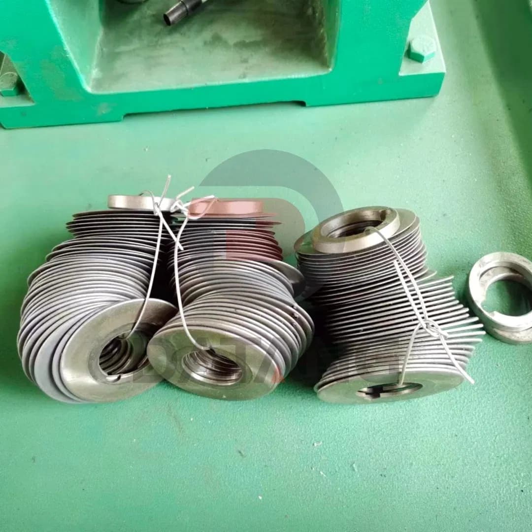 Datang Extruded High Finning Tube Machine for Produce Extruded Aluminium or Cooper Fins Finned Tube