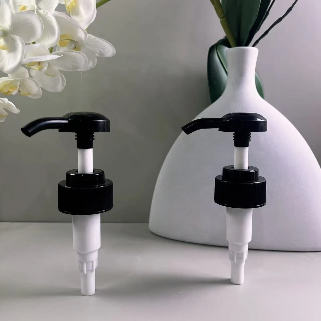 Cosmetic White Foam Soap Dispenser Liquid Lotion Hand Pump