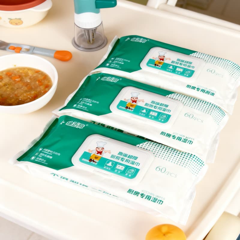 Factory Supplier 60cts Ultra-Soft Household Cleaning Wet Tissues Fast BBQ Oil and Dust Cleanup Kitchen Wet Wipes
